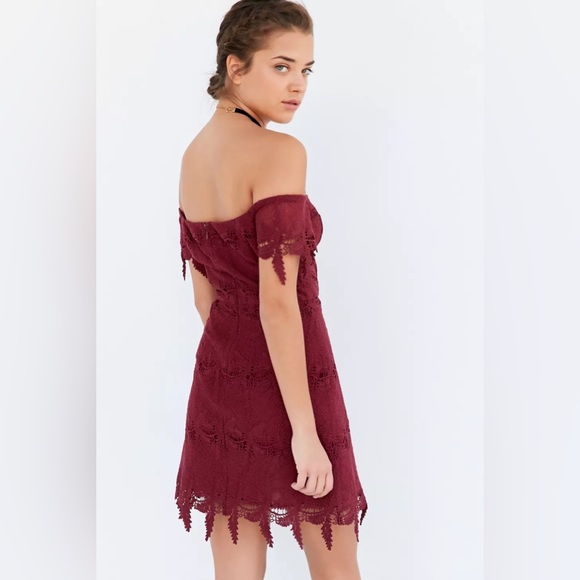 ASTR Valentina Lace Off-The-Shoulder Mini Dress Size S - Picture 2 of 9
